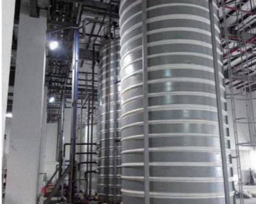 60噸大型(xíng)塑(sù)膠儲罐